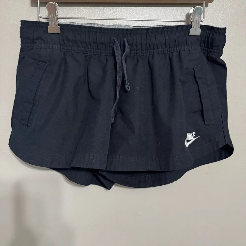 Nike Vintage black running short size large (12-14)